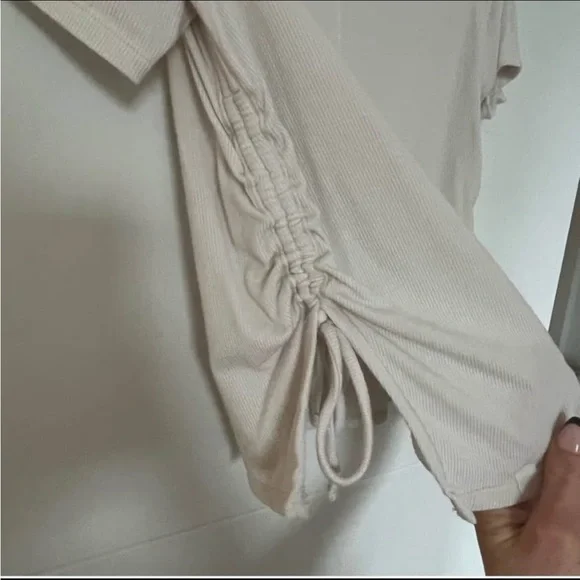 Lululemon 6 ribbed side tie tee shirt - Picture 2 of 3